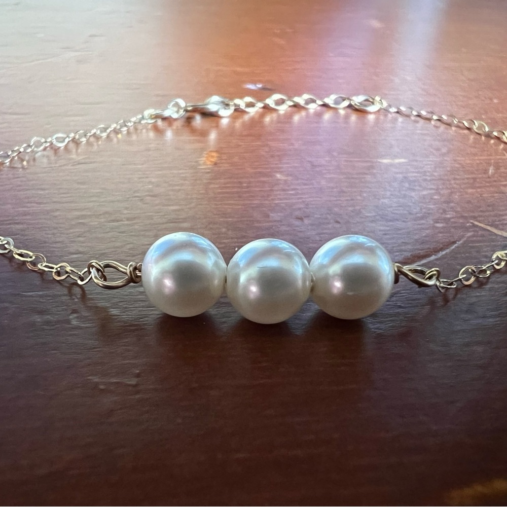 Fine chain three bead Pearl bracelet